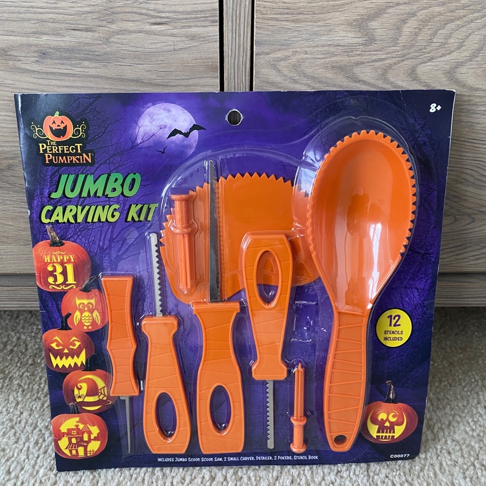 Brand New Jumbo Carving Kit